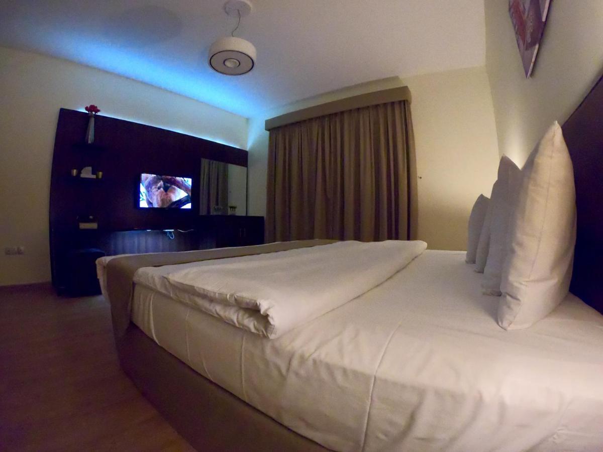 Weekend Hotel & Apartments Маскат Экстерьер фото