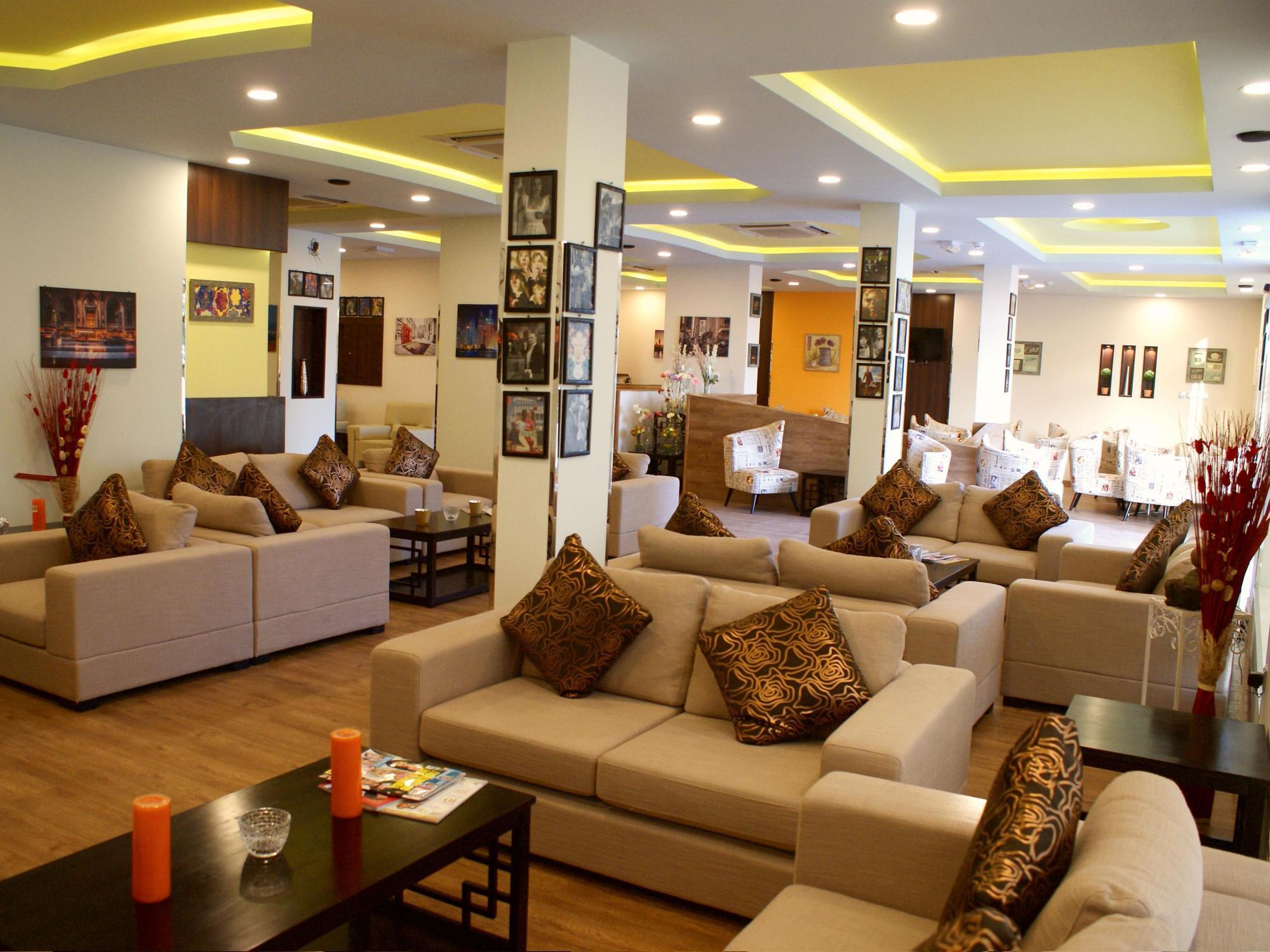 Weekend Hotel & Apartments Маскат Экстерьер фото