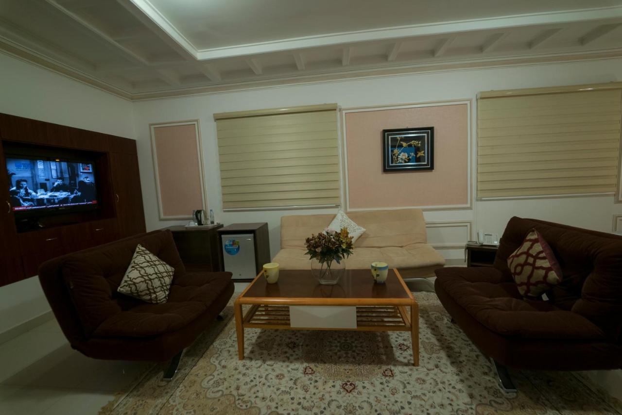 Weekend Hotel & Apartments Маскат Экстерьер фото